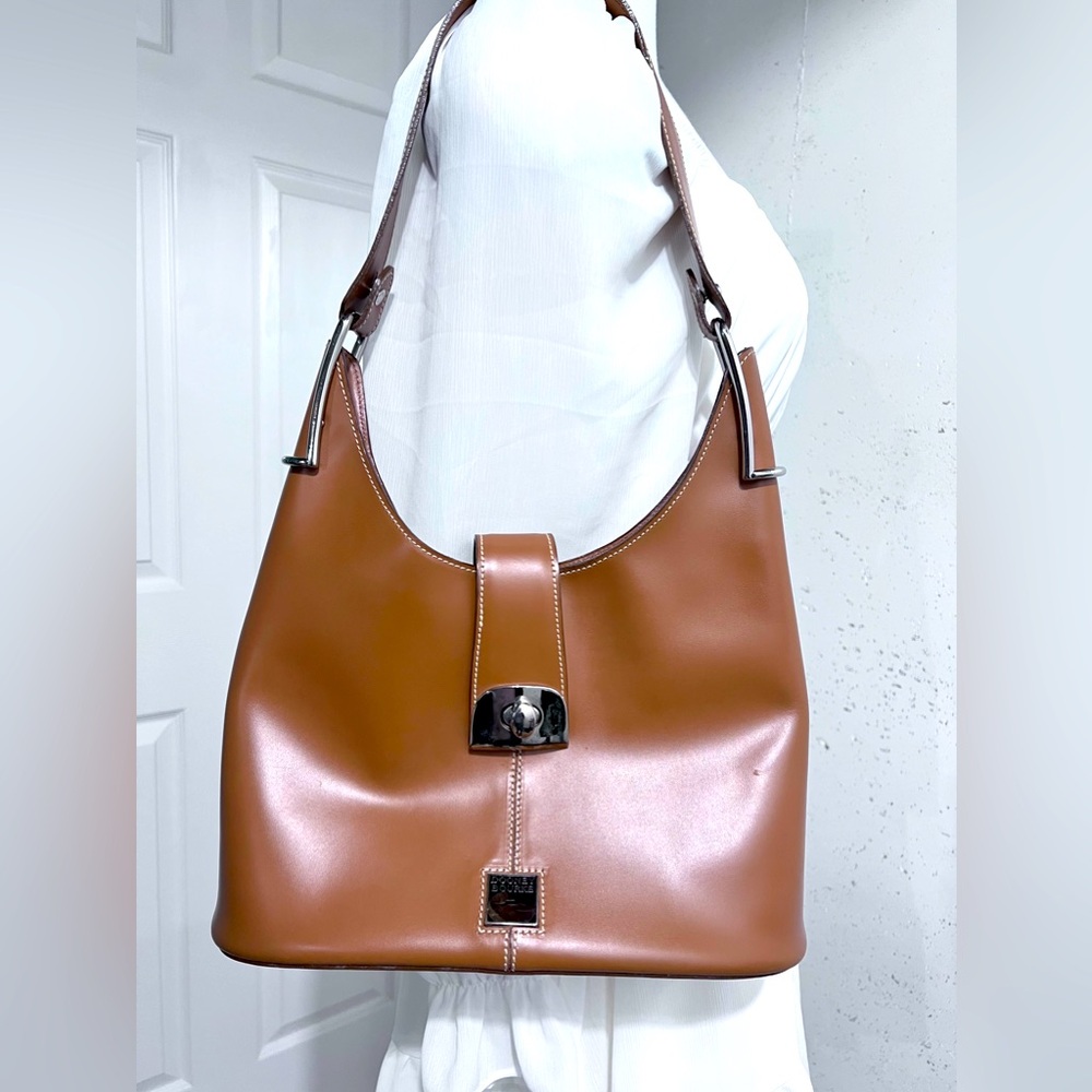 Dooney and Bourke Vintage Brown Leather Shoulder Bag Scoop Purse.